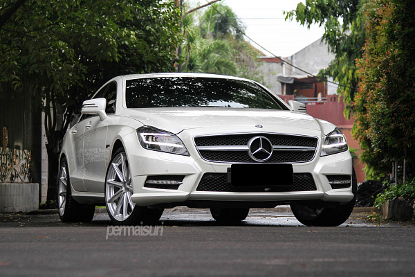 Фото дисков Vossen VFS-10 Серебро на Mercedes-Benz CLS (C218)