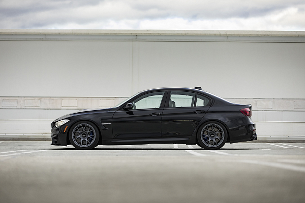 Фото дисков Rotiform TUF Сатиновый темный лак на BMW 3/M3 (E90)