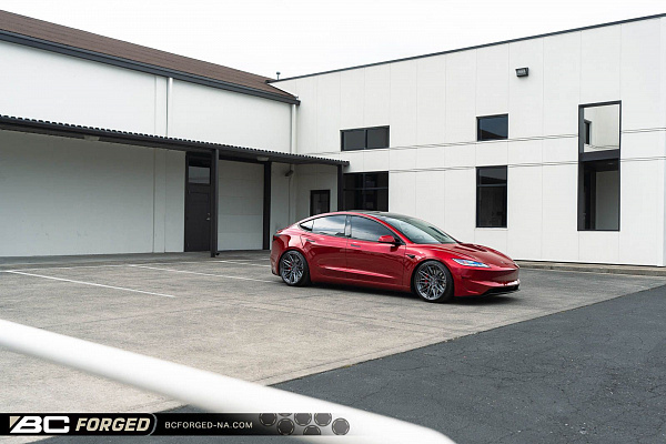 Фото дисков BC Forged HCA675 Сатиновый тонированный лак на Tesla Model 3