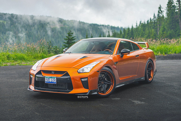 Фото дисков Strasse Wheels SV2T Deep Concave FS Черный глянец на Nissan GT-R