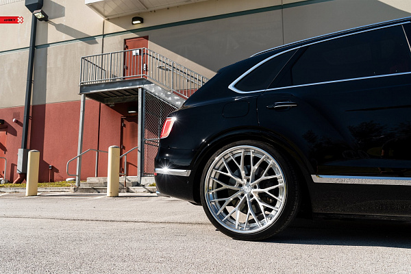 Фото дисков Anrky AN30 Глянцевый лак на Bentley Bentayga