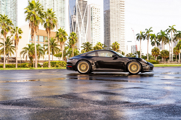 Фото дисков Strasse Wheels SC20 Track Сатиновое золото на Porsche 911 VIII