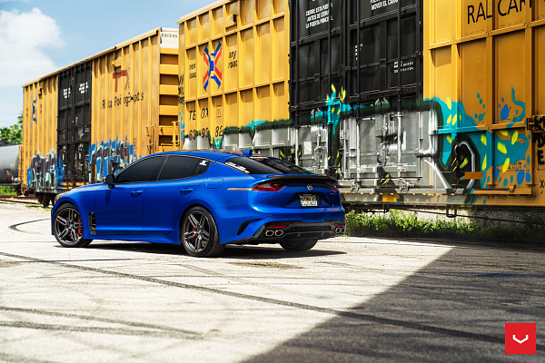 Фото дисков Vossen HF-1 Сатиновый графит на Kia Stinger