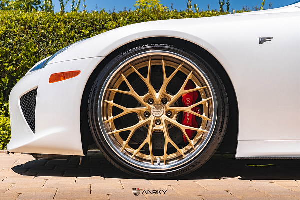 Фото дисков Anrky AN30 Сатиновое золото на Lexus LFA