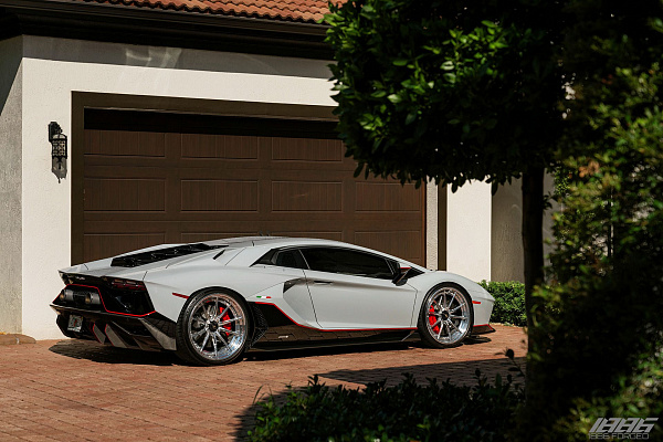 Фото дисков 1886 Wheels G010 Полированный лак на Lamborghini Aventador