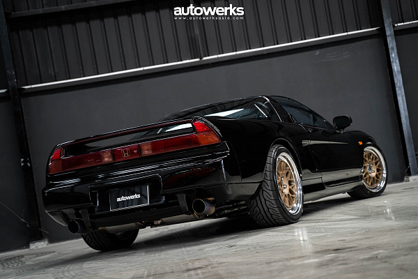 Фото дисков HRE 300 Сатиновое золото на Acura NSX I