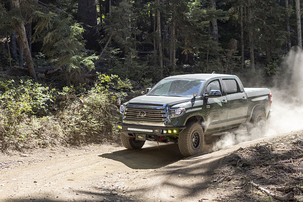 Фото дисков Black Rhino DUGGER  на Toyota Tundra II