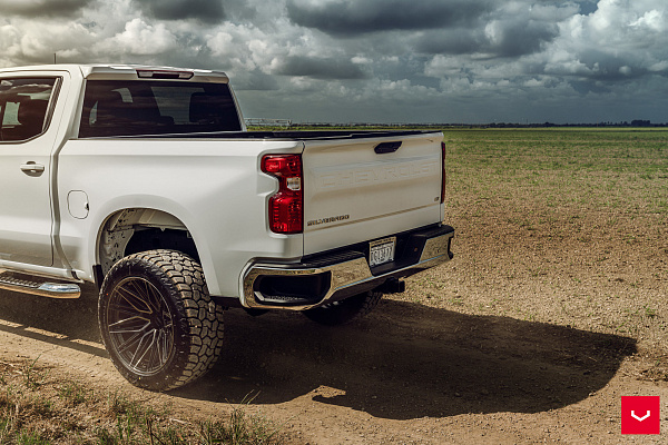 Фото дисков Vossen HF6-5 Черный глянец на Chevrolet Silverado IV
