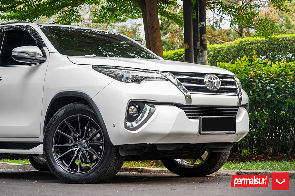Фото дисков Vossen HF6-1 Алмазная проточка на Toyota Fortuner II