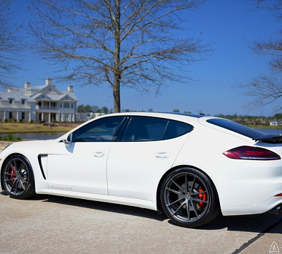 Фото дисков HRE P104 на Porsche Panamera I