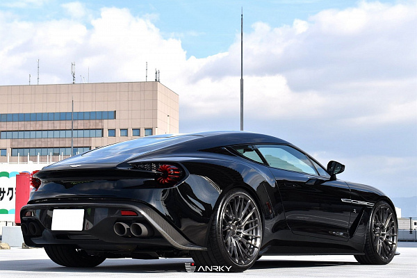 Фото дисков Anrky RS3.2 Глянцевый темный лак на Aston Martin Zagato