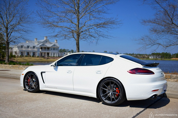 Фото дисков HRE P104 Сатиновый графит на Porsche Panamera I