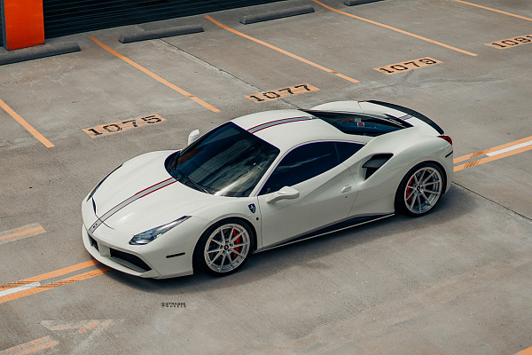 Фото дисков Strasse Wheels SV10 Deep Concave Duoblock Глянцевый лак на Ferrari 488