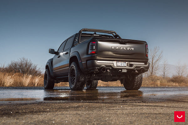 Фото дисков Vossen HFX-1 (6-Lug) Черный сатин на Ram 1500 V