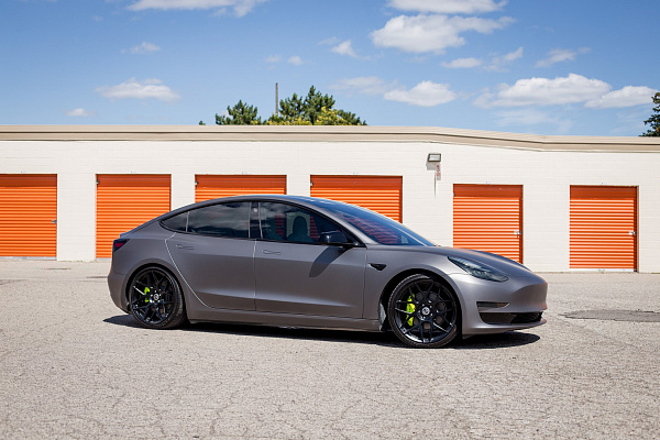 Фото дисков HRE FF01 Черный сатин на Tesla Model 3