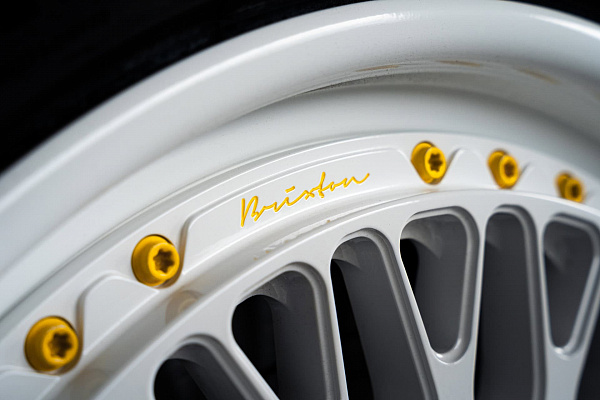 Фото дисков Brixton Forged TR20 Белый глянец на Aston Martin Vantage 4