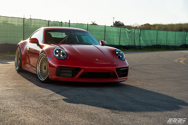 Фото дисков 1886 Wheels S009 Сатиновое золото на Porsche 911 VIII