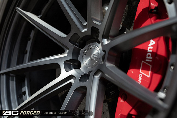 Фото дисков BC Forged HCA191 Сатиновый темный лак на Audi Q8