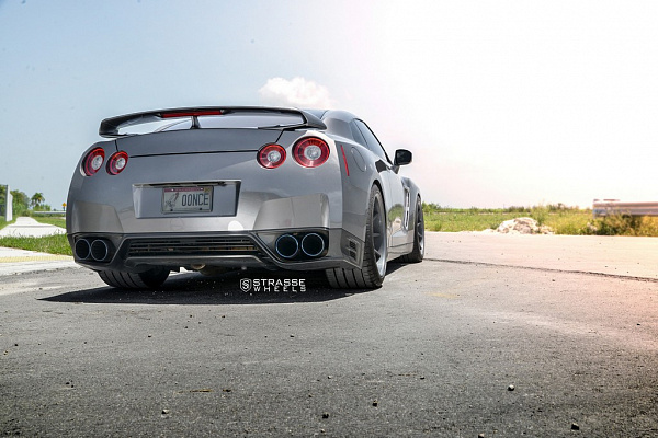 Фото дисков Strasse Wheels R10 Deep Concave Другой цвет на Nissan GT-R