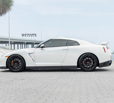 Фото дисков Strasse Wheels R10 Deep Concave Monoblock на Nissan GT-R