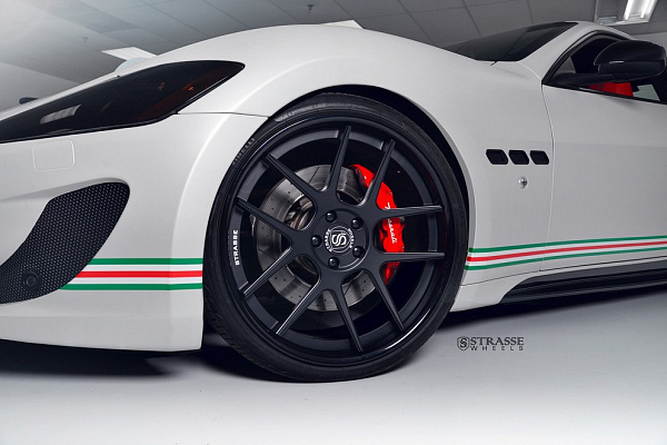 Фото дисков Strasse Wheels SM5 Deep Concave Черный сатин на Maserati GranTurismo I