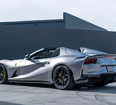 Фото дисков Strasse Wheels SV5R Deep Concave FS на Ferrari 812
