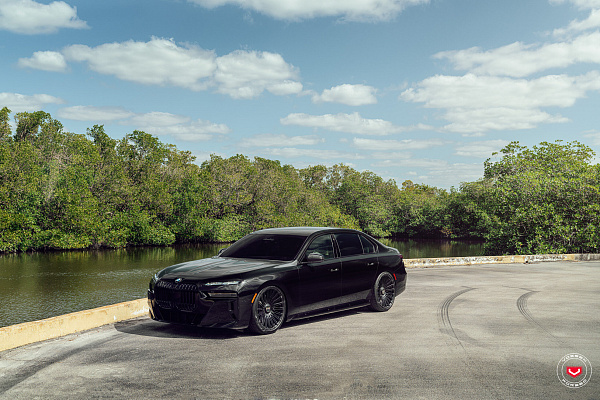 Фото дисков Vossen S17-14 Черный глянец на BMW 7 (G70)