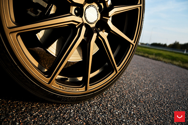 Фото дисков Vossen HF-3 Сатиновая бронза на Jaguar F-Type