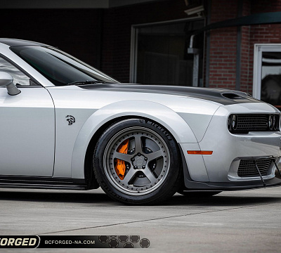 Фото дисков BC Forged LE05 // MLE05 на Dodge Challenger III