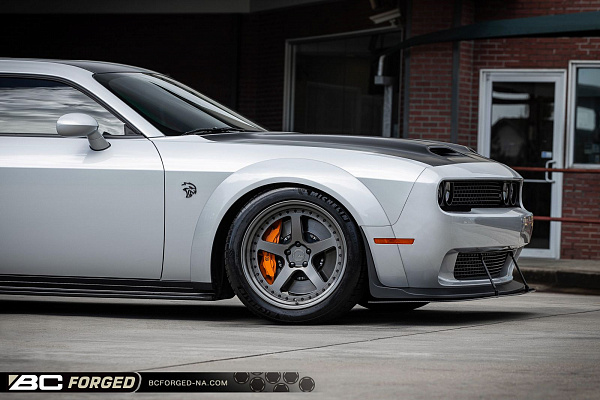 Фото дисков BC Forged LE05 // MLE05 Матовый графит на Dodge Challenger III
