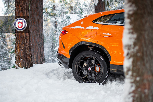 Фото дисков HRE P111SC Черный глянец на Lamborghini Urus