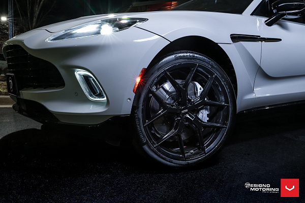 Фото дисков Vossen HF-5 Черный глянец на Aston Martin DBX