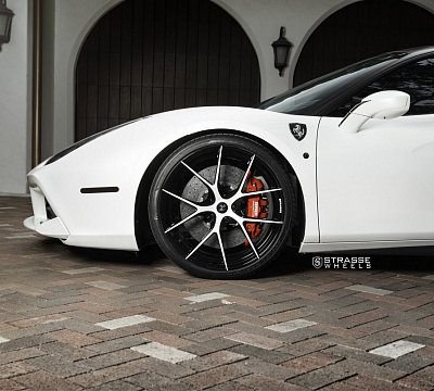 Фото дисков Strasse Wheels SM5R Deep Concave Monoblock на Ferrari 488