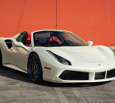 Фото дисков 1886 Wheels XR004 на Ferrari 488