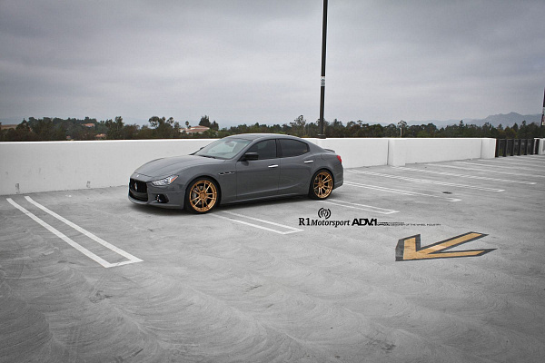 Фото дисков ADV.1 ADV5.2 M.V2 SL Глянцевое золото на Maserati Ghibli