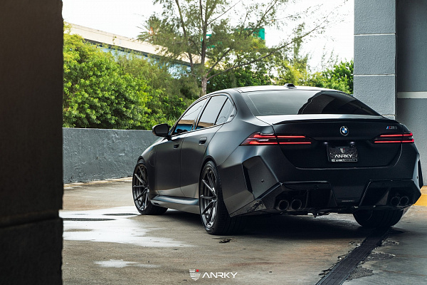 Фото дисков Anrky AN22 Глянцевый темный лак на BMW 5/M5 (G60/G90)