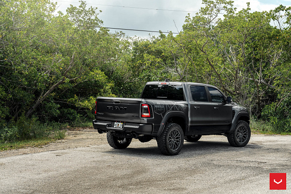 Фото дисков Vossen HF6-3 Сатиновый графит на Ram 1500 V