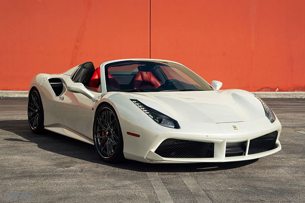 Фото дисков 1886 Wheels XR004 Сатиновый графит на Ferrari 488