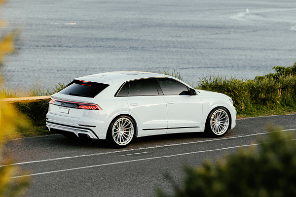 Фото дисков Strasse Wheels SV15FF Deep Concave Duoblock Глянцевый лак на Audi Q8