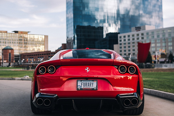 Фото дисков Brixton Forged PF5 Глянцевый темный лак на Ferrari 812