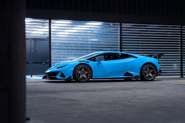 Фото дисков Brixton Forged TR04 Сатиновый темный лак на Lamborghini Huracan