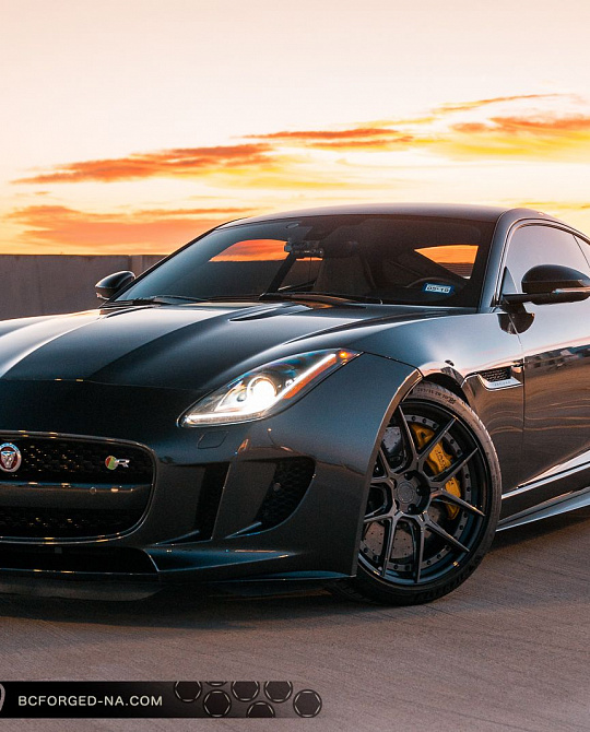 Фото дисков HCA381 Глянцевый графит на Jaguar F-Type