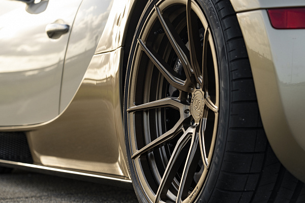 Фото дисков Strasse Wheels SV5 Deep Concave Duoblock Сатиновая бронза на Bugatti Veyron