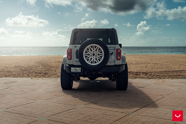 Фото дисков Vossen HF6-5 Серебро на Ford Bronco