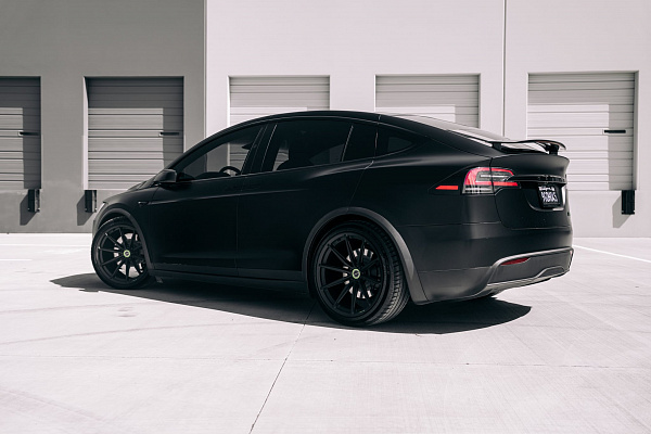 Фото дисков Brixton Forged R11-R Черный матовый на Tesla Model X