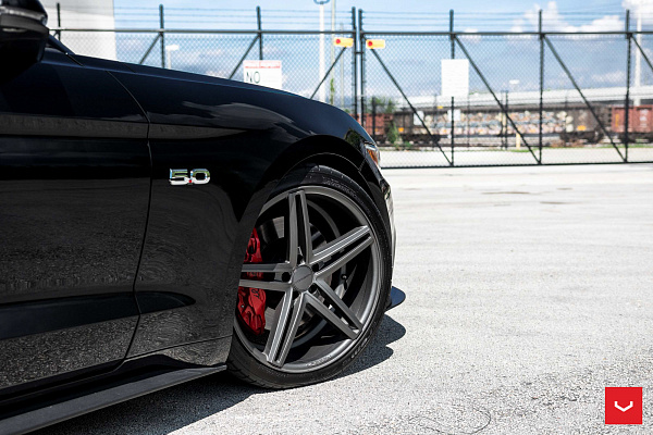 Фото дисков Vossen CV5 Сатиновый графит на Ford Mustang VI