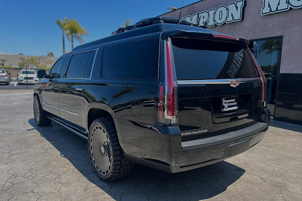Фото дисков Giovanna Dicotto Черный глянец на Cadillac Escalade IV