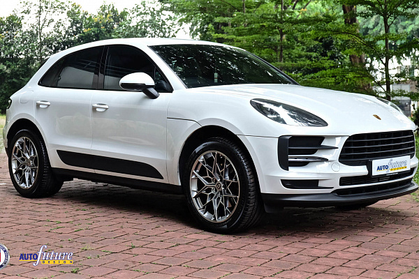 Фото дисков HRE FF10 Серебро на Porsche Macan I