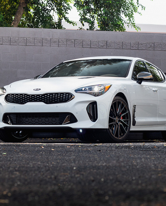 Фото дисков HF-4T Глянцевый тонированный лак на Kia Stinger