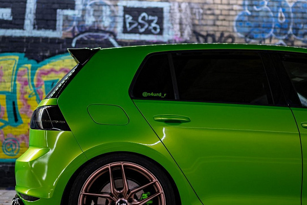 Фото дисков Bola B11 Сатиновая медь на Volkswagen Golf VII